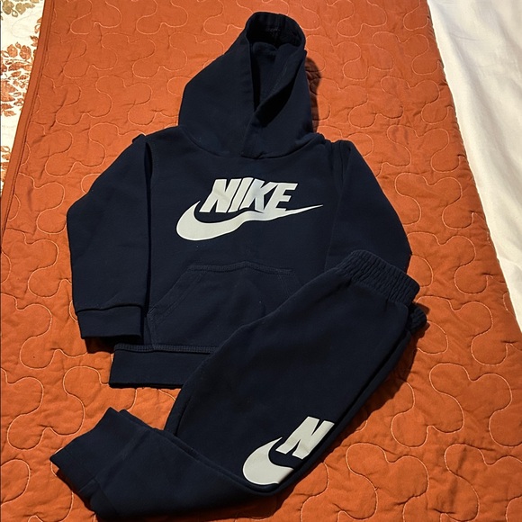 EUC Nike Kids Navy Tracksuit - Size 3T - Picture 1 of 7